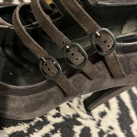 STUART WEITZMAN gray suede heels - Picture 5 of 7